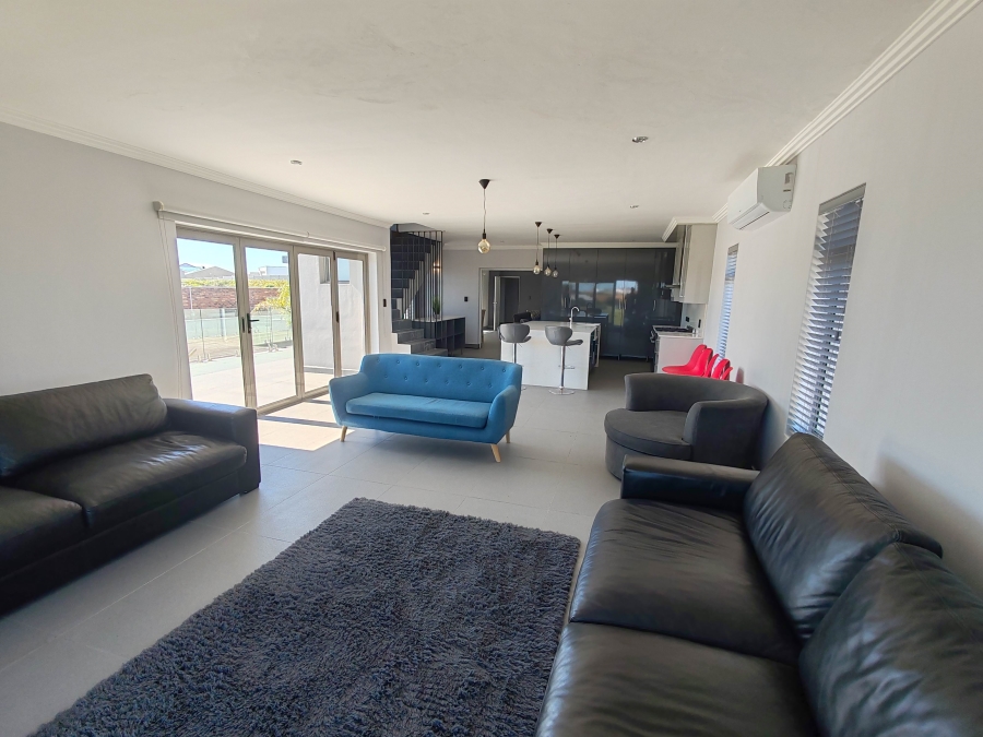 7 Bedroom Property for Sale in Perlemoenbaai Western Cape